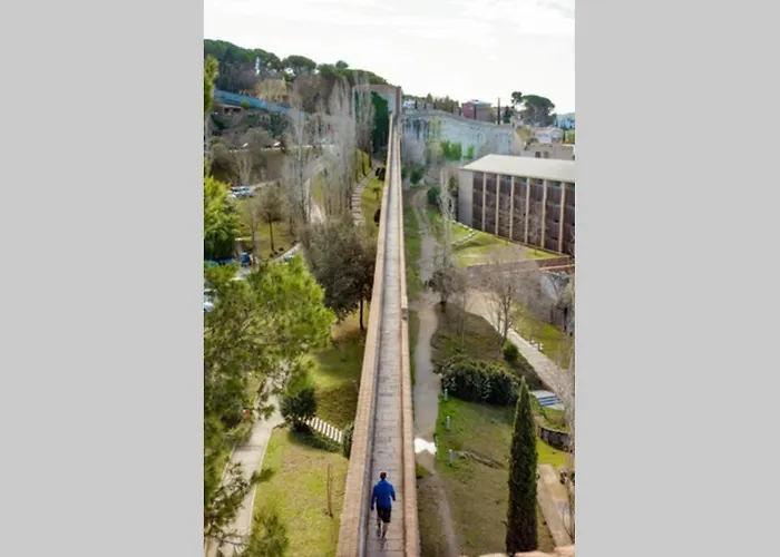 Eiffel Bridge Boutique דירה ז'ירונה
